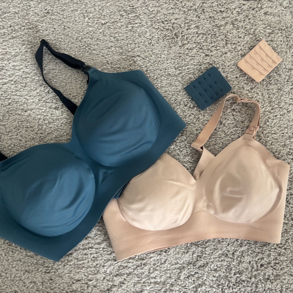 Seamless Blue and Cream Wireless Nursing Bras